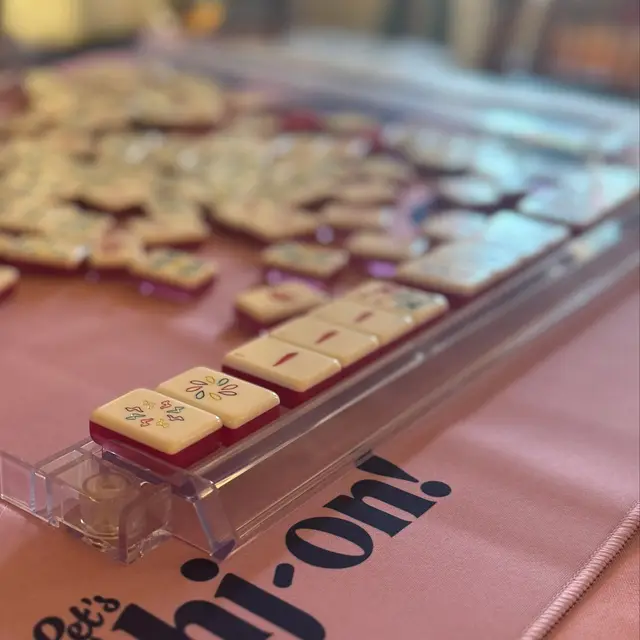 Let's Mahj On Acrylic Tile Rack & Pusher — Clear