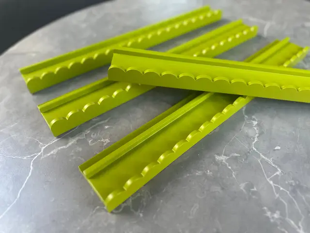 Mahj Mood Palm Beach Green Wooden Racks with Scalloped Pushers