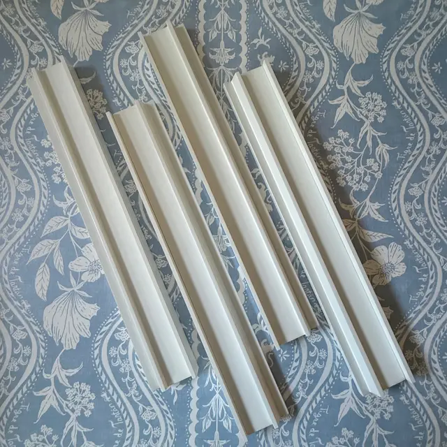 Tigre de Tartan Dove White Beechwood Mahjong Racks with 4 Magnetic STRAIGHT Pushers, set of 4 and Custom Storage Bag