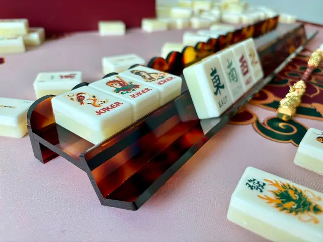 Yolo Mahjong Tortoiseshell Acrylic Rack 20" - Set of 4