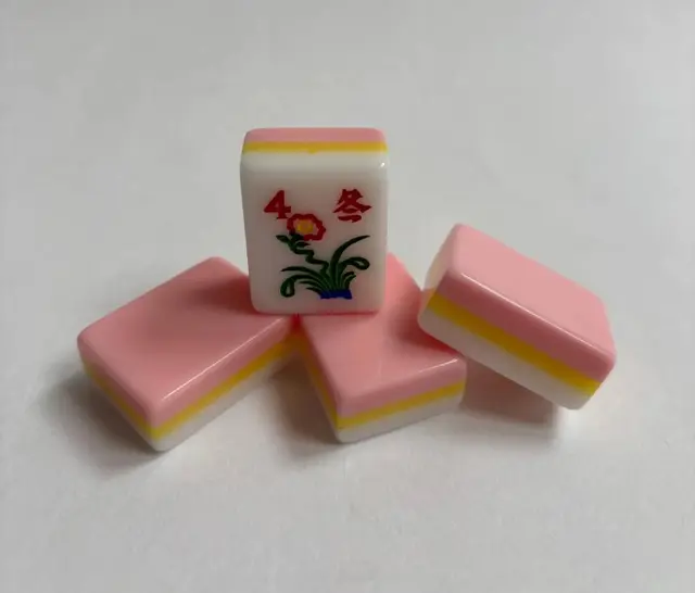 Mah Jongg Maven 3 Layer Pink/Yellow/White American Mah Jongg set. Engraved and Hand Painted