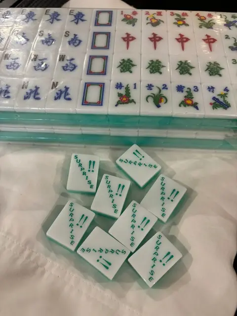 Mah Jongg Maven 3 Layer Turqoise Mahjong tile set with Custom Jokers — Surprise